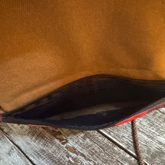 Kavu Red and Tan Crossbody Bag - Picture 4 of 7